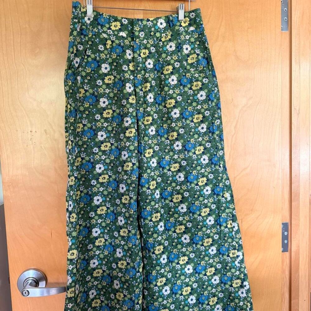 Wide leg slightly cropped pants